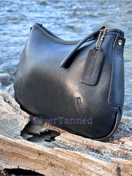 Coach Handbags - Vintage Coach 9211 Legacy Slim Zip Clutch   Made in the United States 🇺🇸